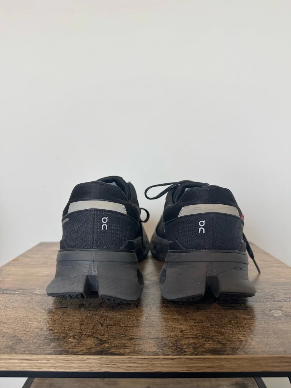 On Cloud Womens Black Cloudrunner 2 Waterproof Sneakers CloudTec Cushioning Sz 9